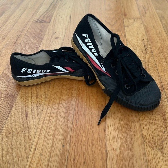 Feivue Other - Feivue Unisex Canvas Martial Arts / Kung Fu Shoes - Black, Size 1 Kids ; 32 EU